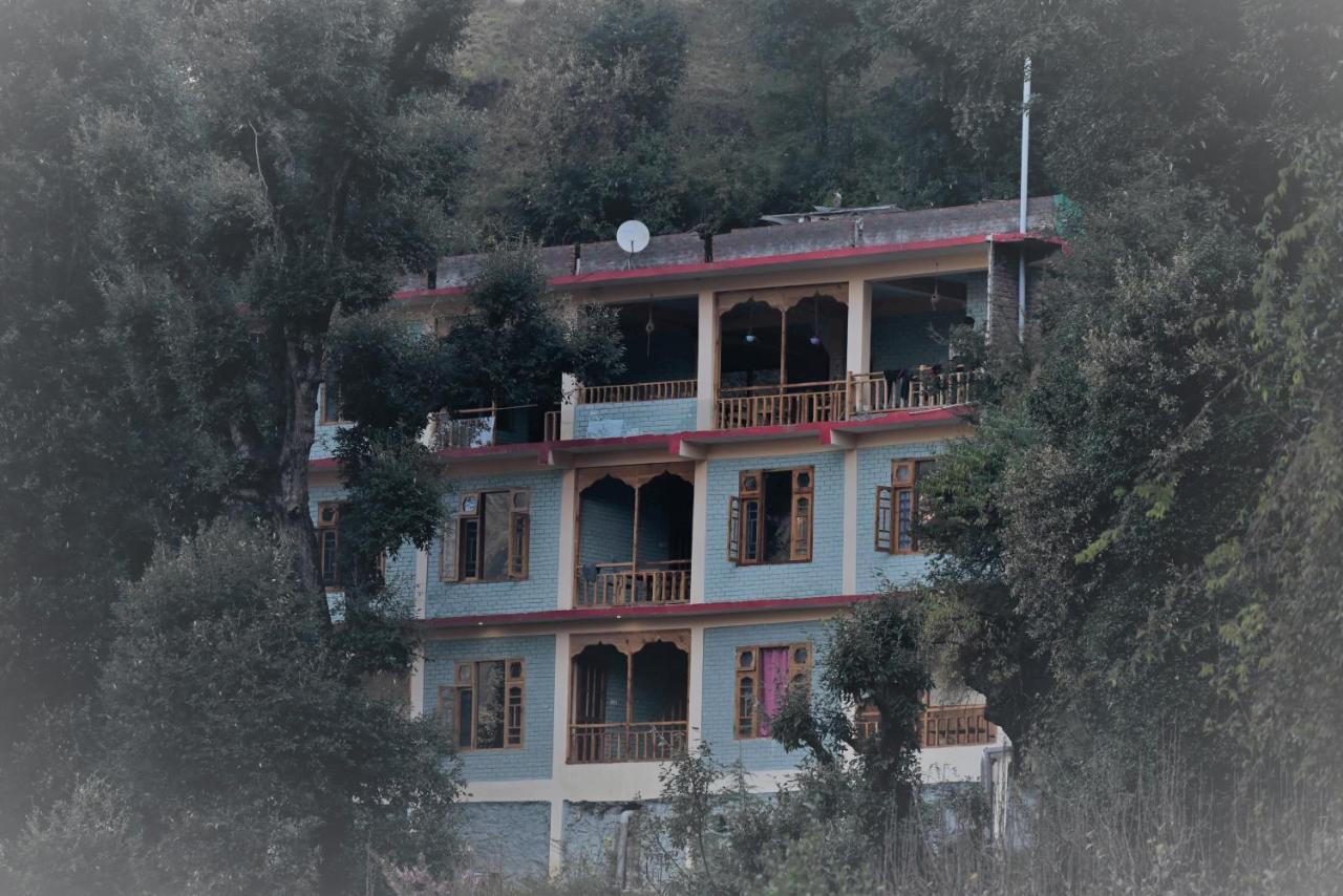 Mozo Inn&Cafe Jibhi Banjār エクステリア 写真
