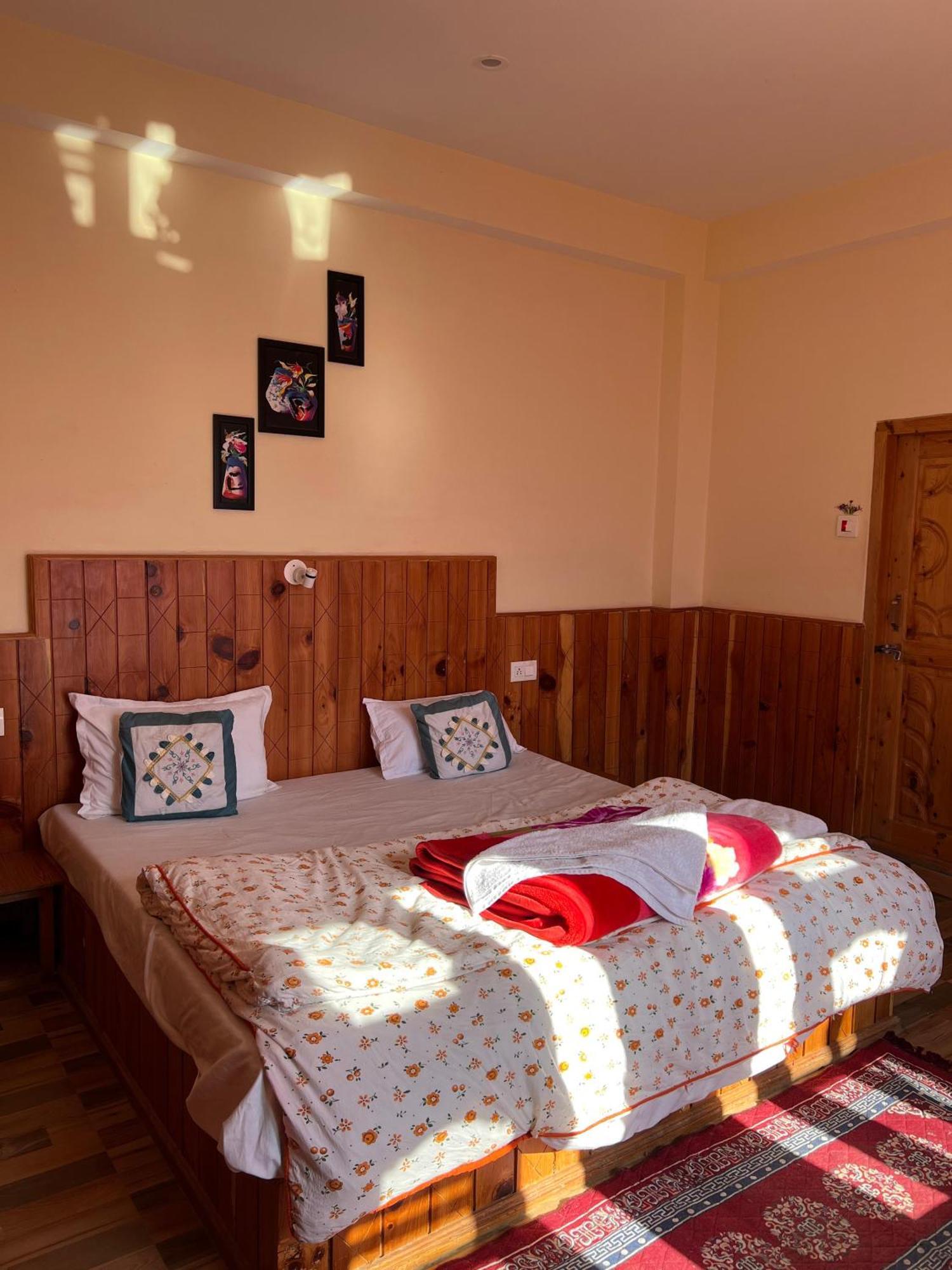 Mozo Inn&Cafe Jibhi Banjār エクステリア 写真